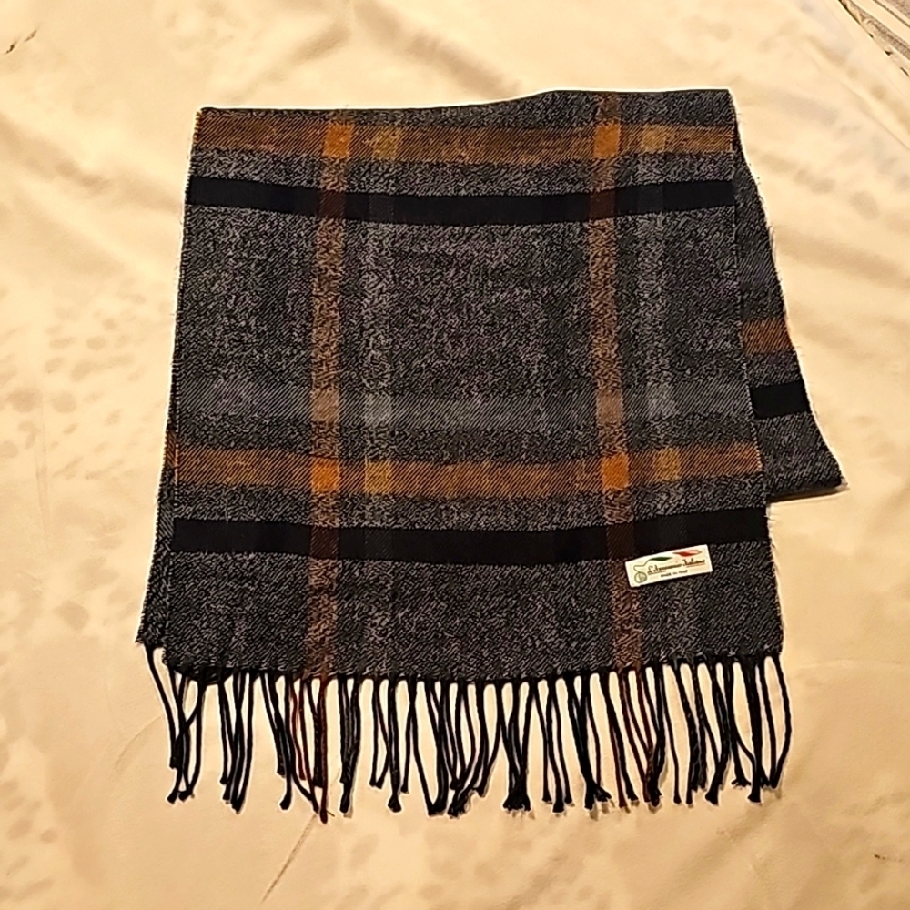 L'ACCESSORIO ITALIANO acrylic mens scarf made in Italy  very good condition